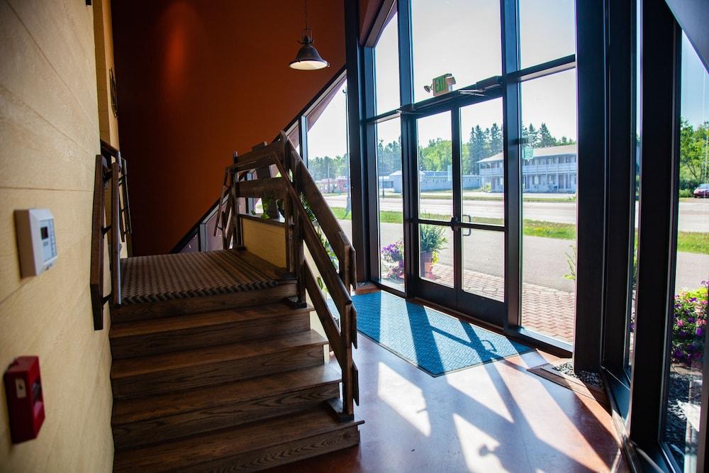 Blue Wave Inn photo 29