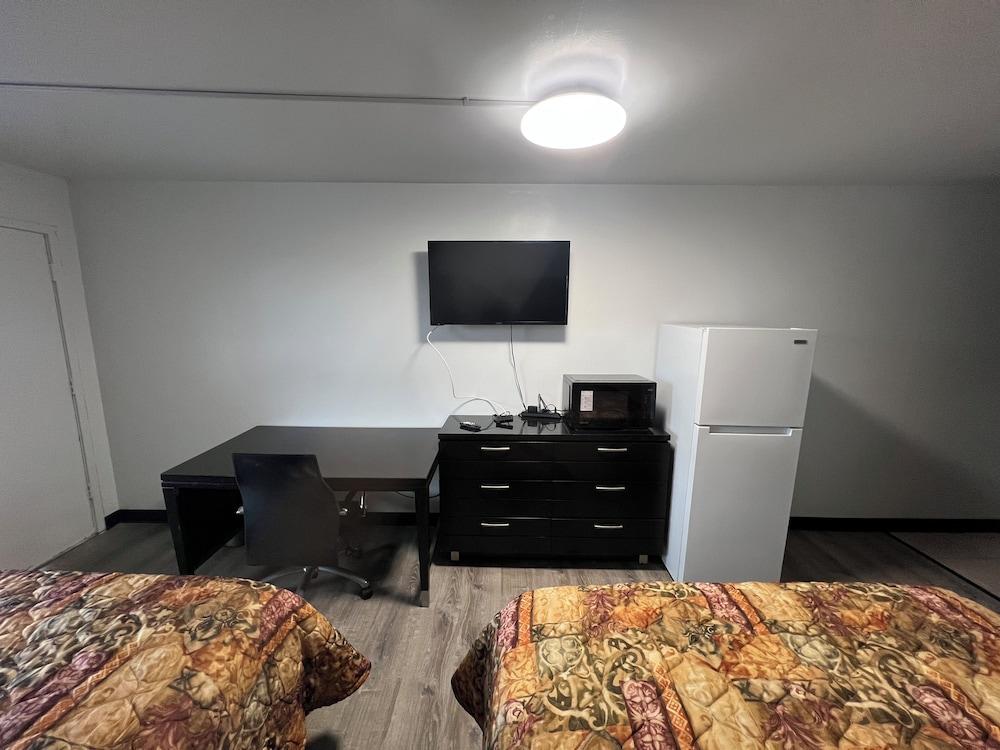 Economy Inn photo 6
