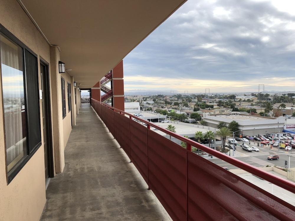 Ramada by Wyndham San Diego National City photo 80