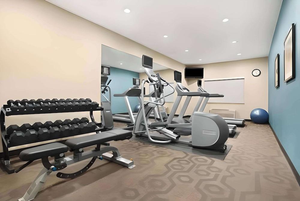 Dubuque Inn & Suites photo 14