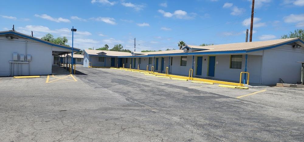 Carrizo Executive Inn photo 19