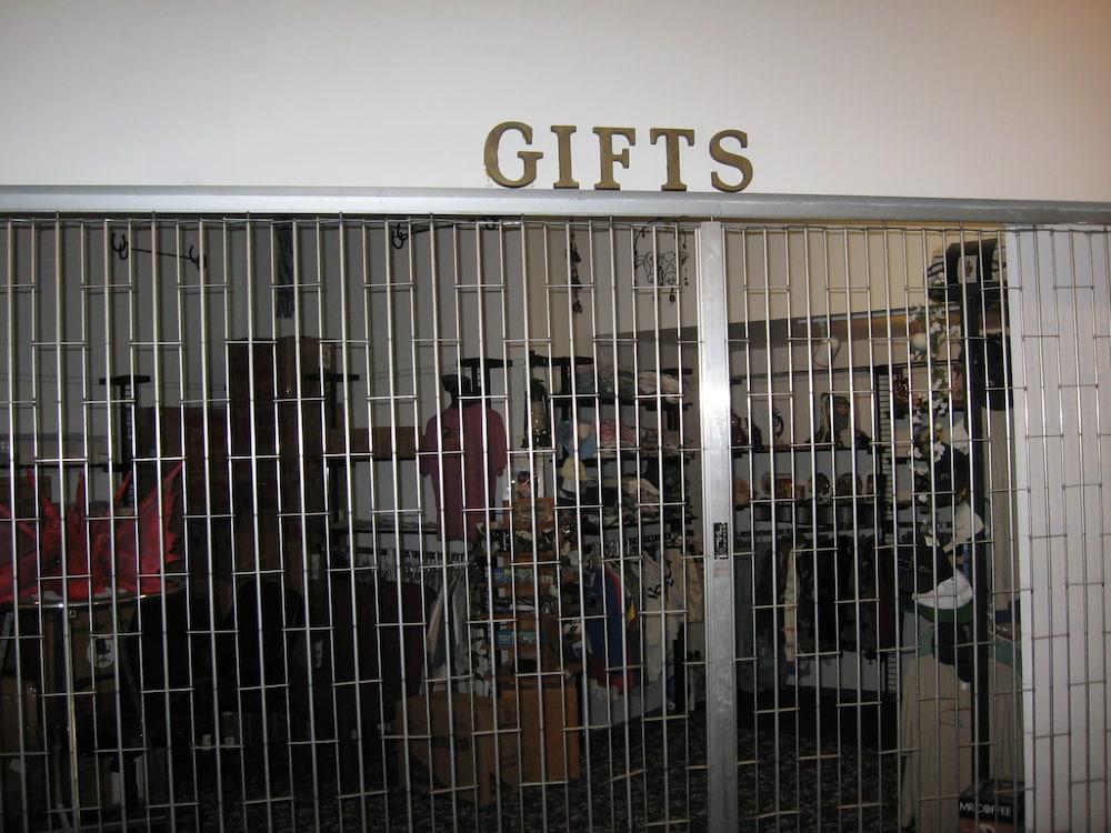 Glacier Gateway Plaza photo 20