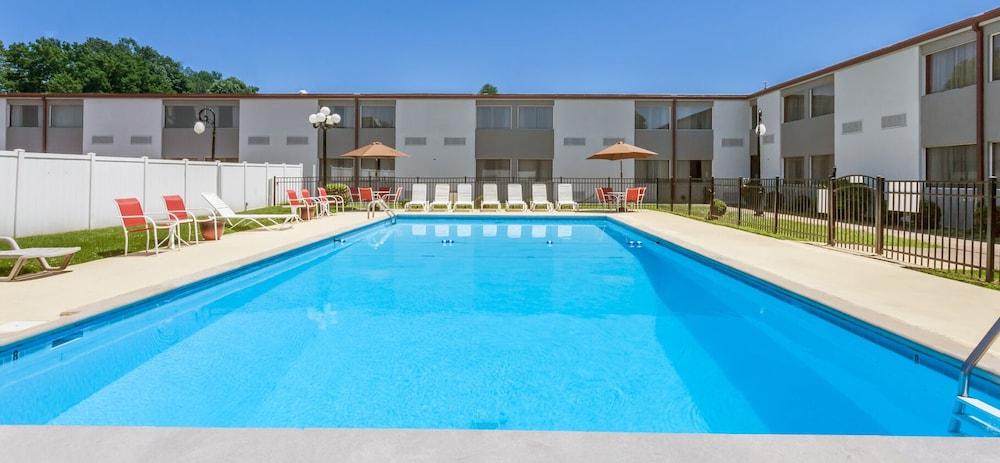 Ramada by Wyndham Henderson/Evansville photo 31