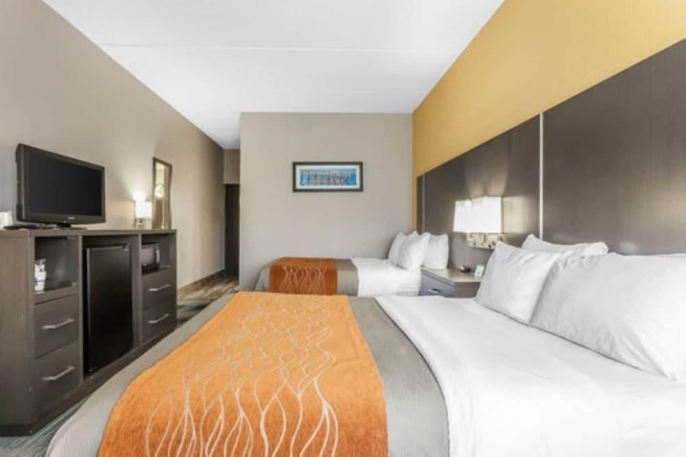 Comfort Inn Cleveland Airport photo 13