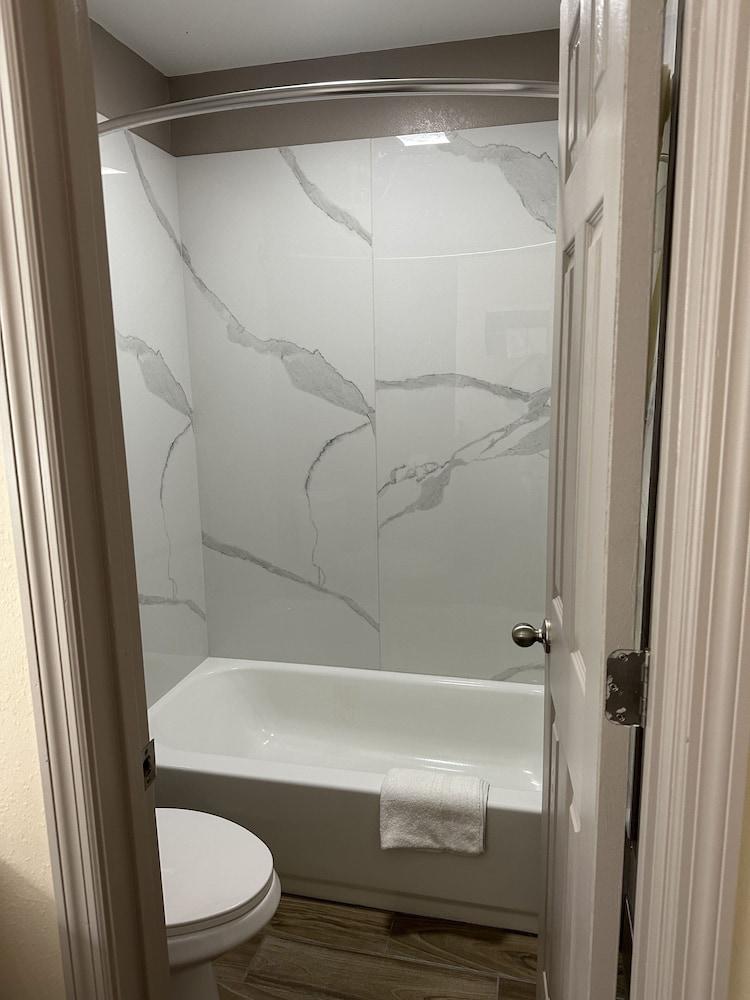 Express Inn & Suites photo 8