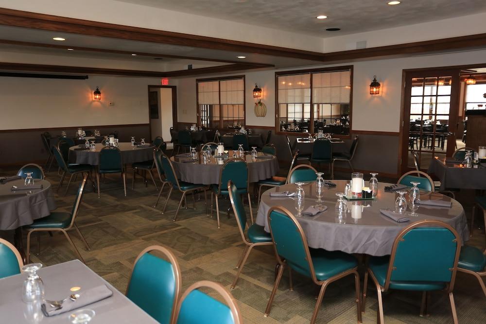 Shawano Four Seasons Hotel photo 32
