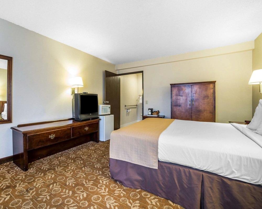 Quality Inn & Suites Minden photo 6