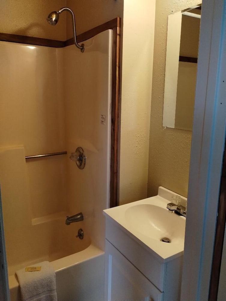 Anglers Riverfront Motel photo 10