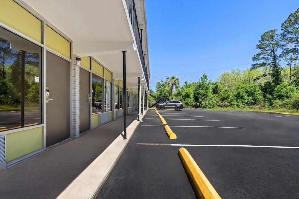 Econo Lodge Jennings photo 46