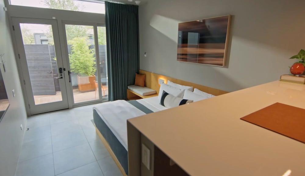 Frame Hotel - SoCo photo 14