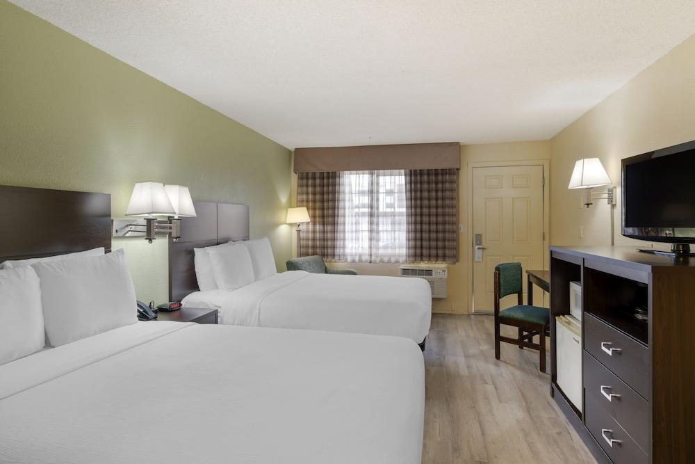 University Inn & Suites photo 6