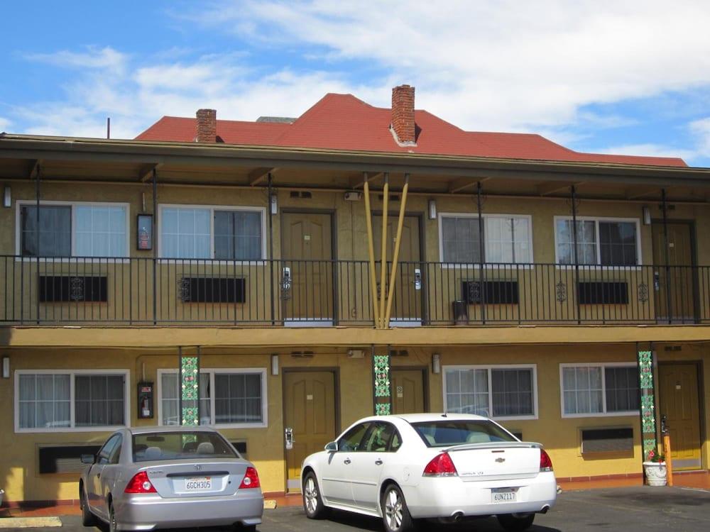 Civic Center Lodge photo 9