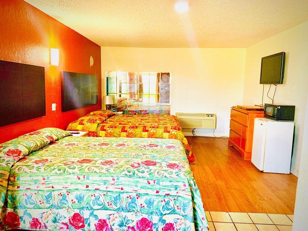 Embassy motel photo 10