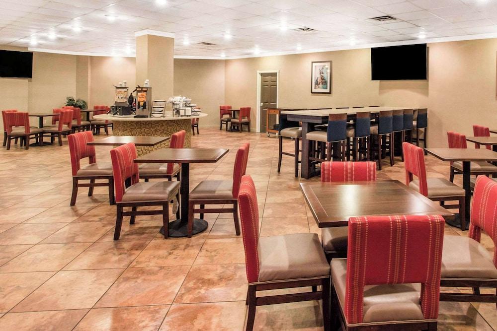 Comfort Inn & Suites Omaha Central photo 14