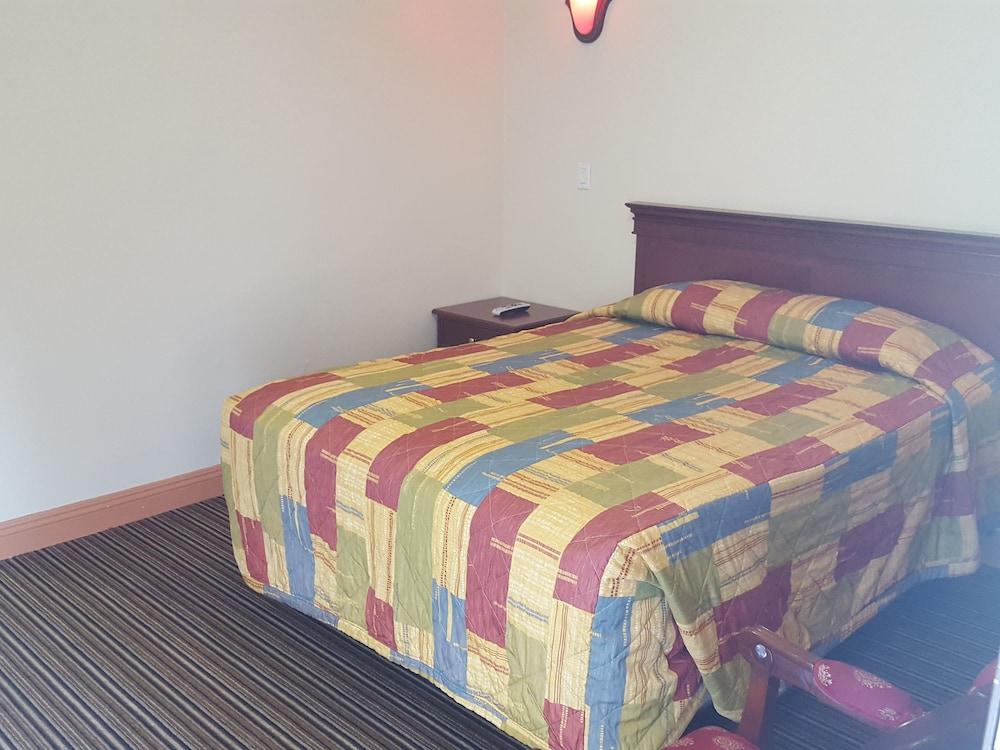 Travel Inn Motel photo 6