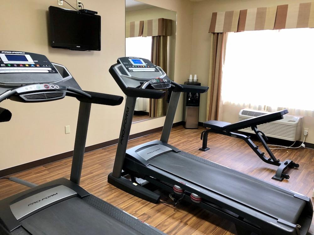 Quality Inn & Suites Hendersonville - Flat Rock photo 58