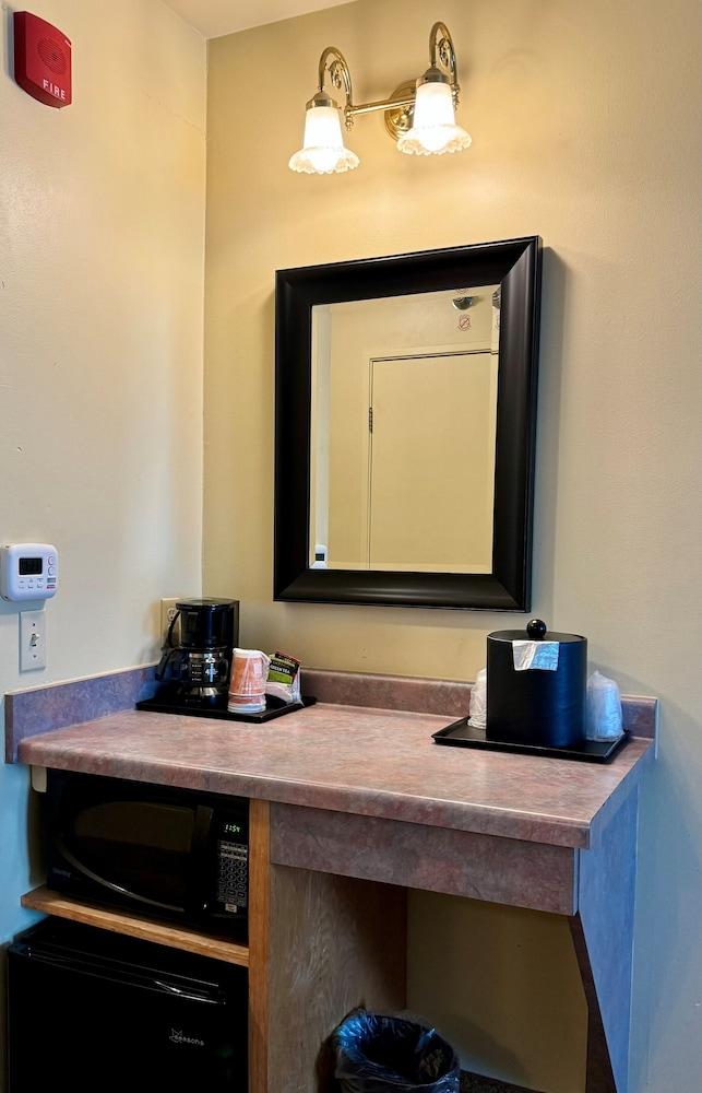 Country Inn & Suites Rochester South Mayo Clinic photo 8