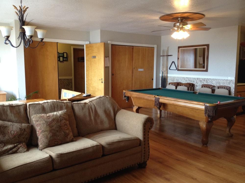 Beachcomber Inn photo 52