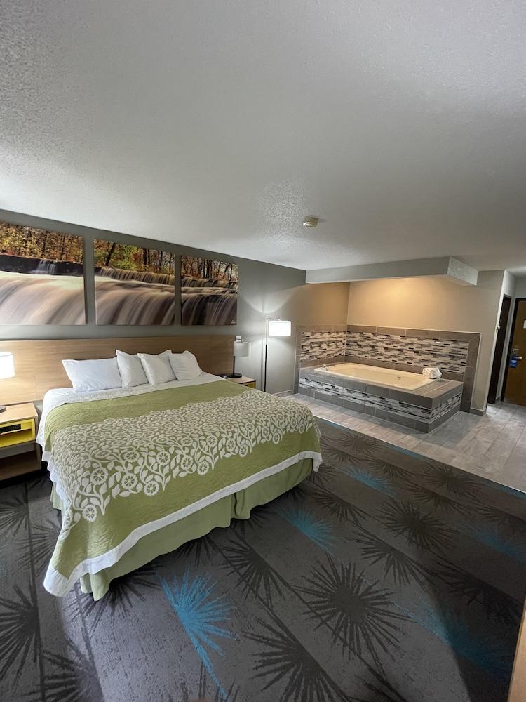 Days Inn by Wyndham Alpena photo 18