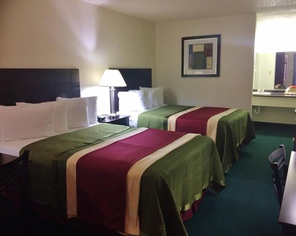 Travel Inn & Suites photo 2