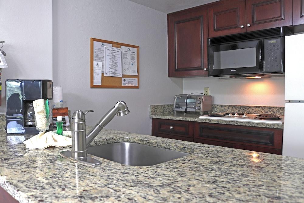 Parc Corniche Condominium Suite Hotel photo 17