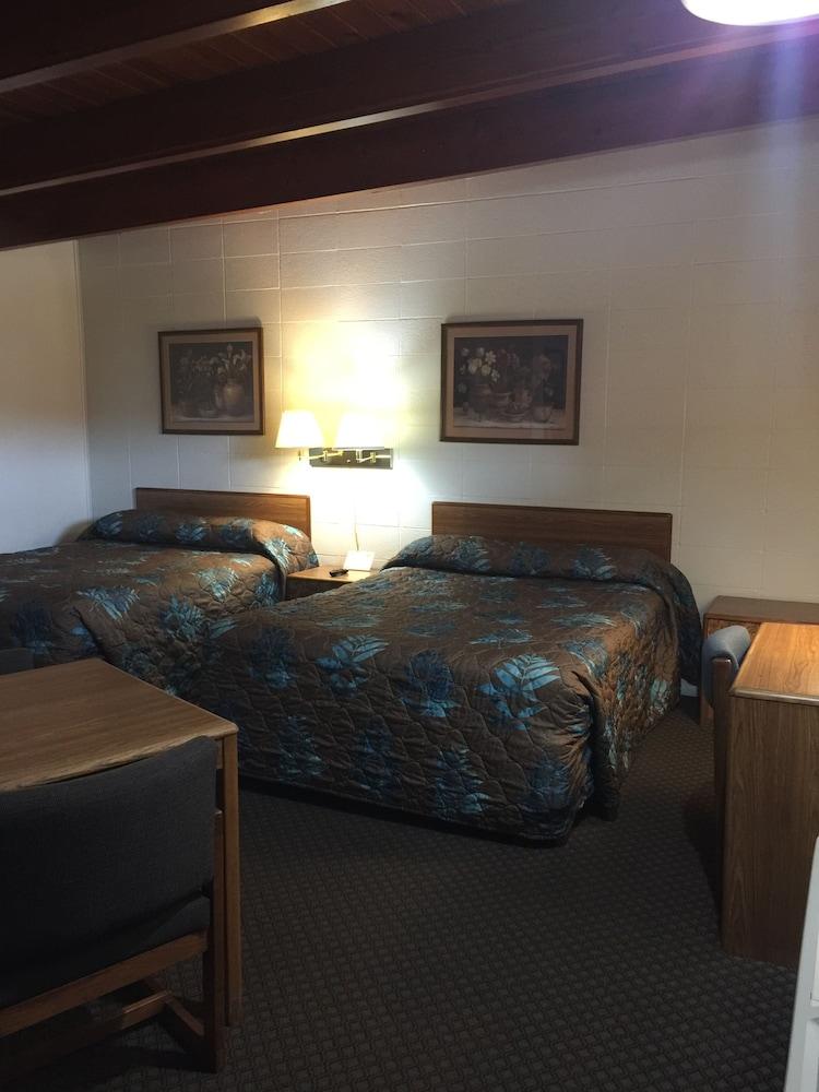 Lazy U Motel photo 39