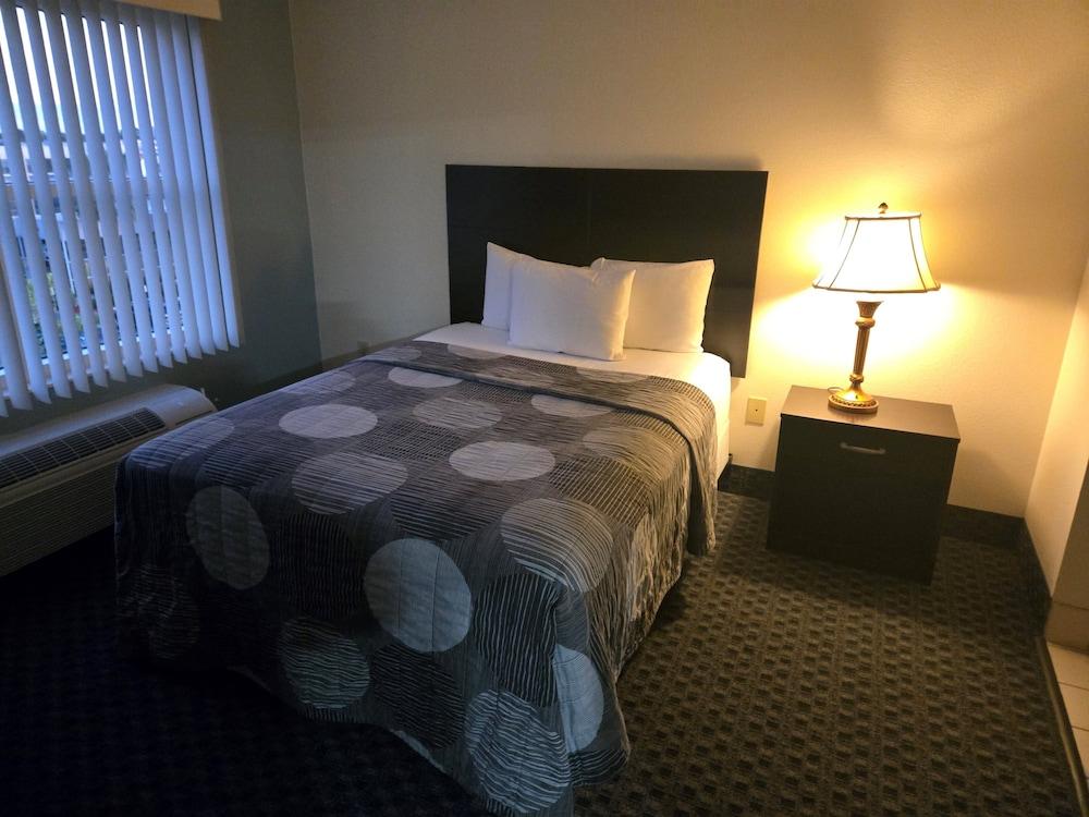 Allure Suites photo 8