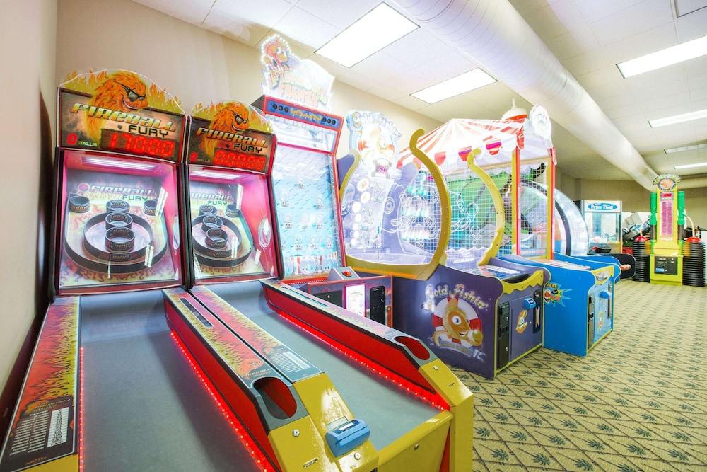 Ramada Tropics Resort & Conf Center by Wyndham Des Moines photo 10