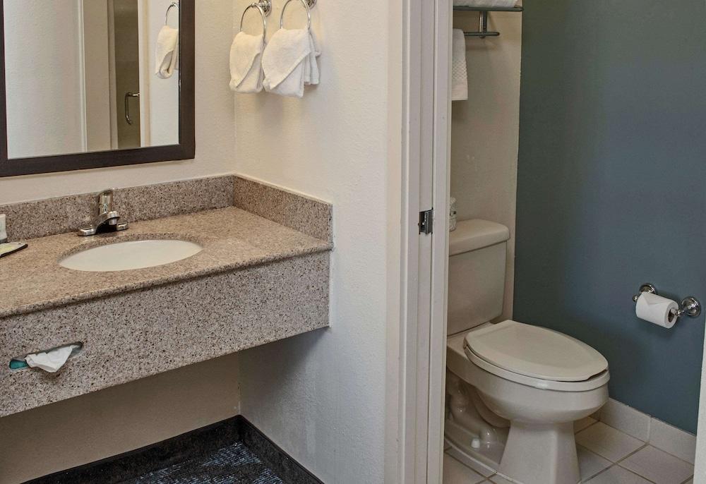 Sleep Inn Lake Wright - Norfolk Airport photo 17
