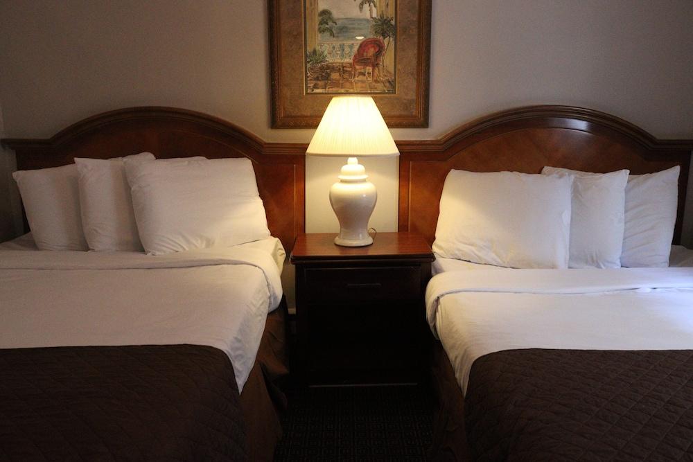 The Burgundy Inn photo 64