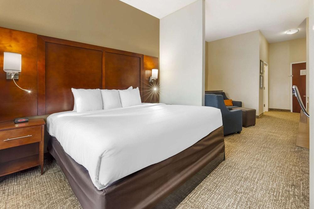 Comfort Suites Wilson I-95 photo 15
