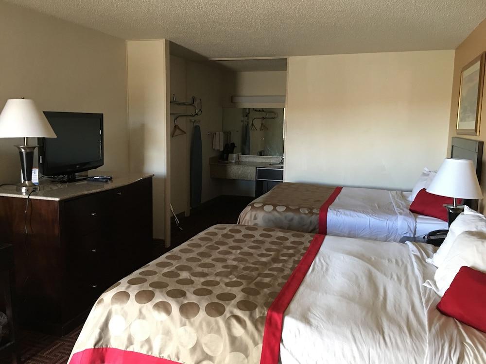 Budget Inn photo 9