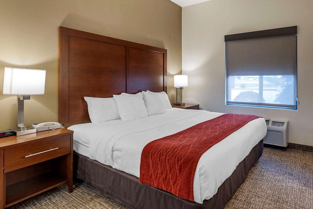 Comfort Inn & Suites Greenville I-70 photo 18