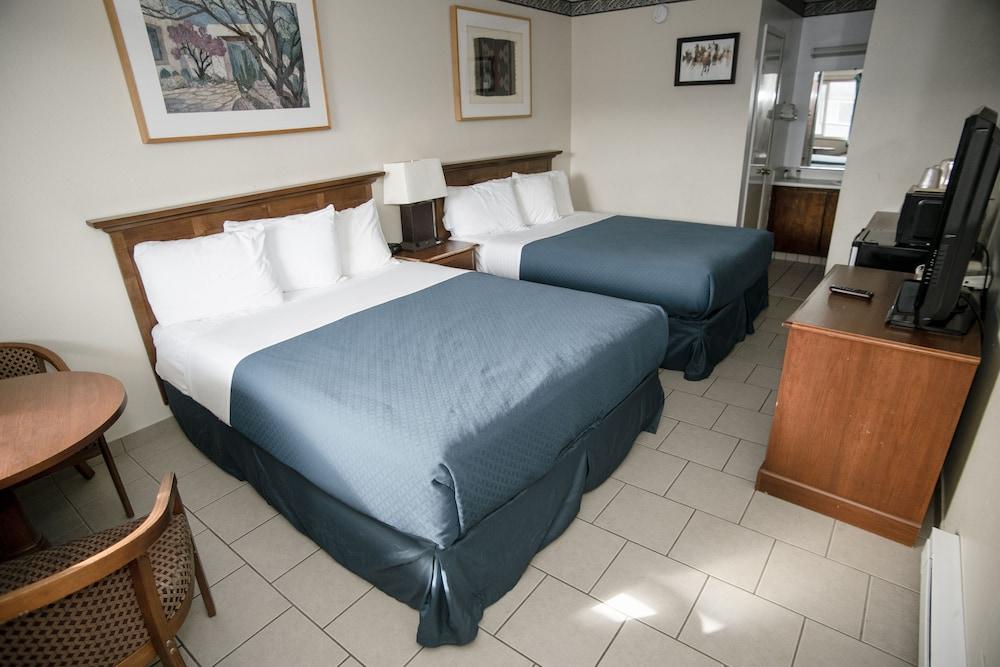 Pacific Inn photo 18
