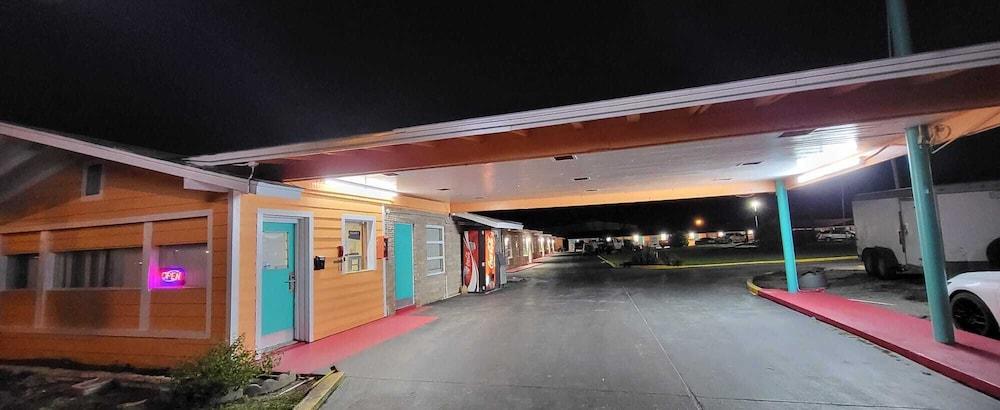 Gulfway Motel By OYO Near Airport I 37 photo 24