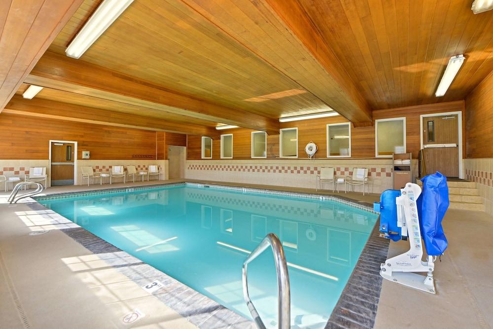 Best Western Plus Rama Inn & Suites photo 11