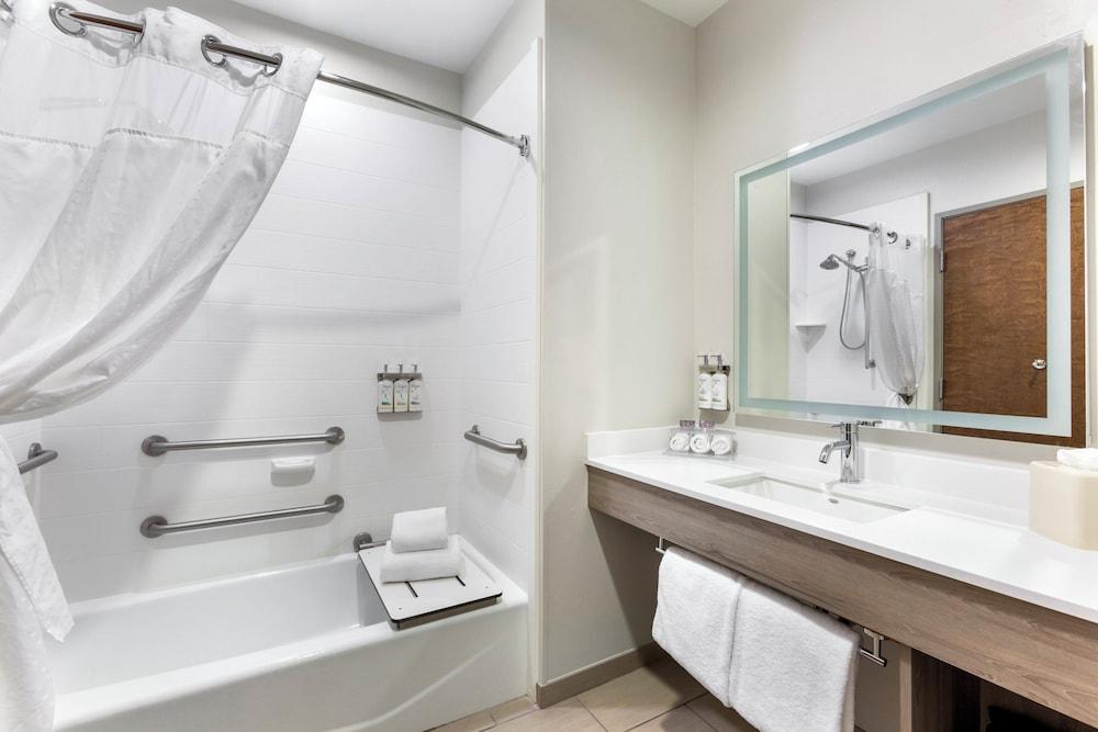 Holiday Inn Express Hotel & Suites Belgrade by IHG photo 23