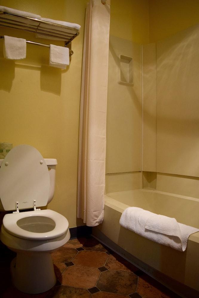 Snelling Motel photo 20