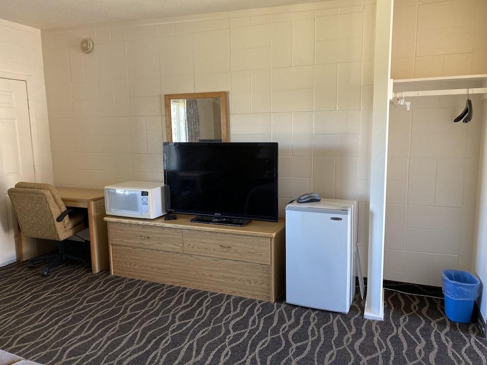 Budget Inn Motel photo 6