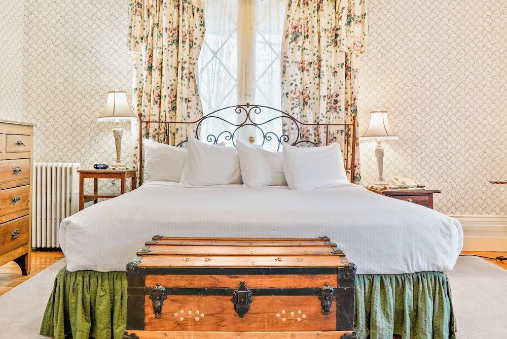 Delamater Inn photo 88