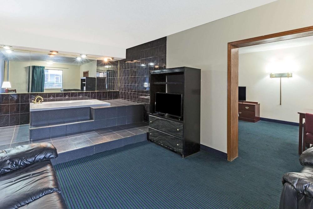 Days Inn by Wyndham Oklahoma City Fairground photo 5
