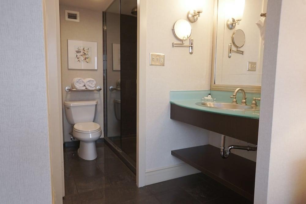 Crowne Plaza Syracuse, an IHG Hotel photo 4
