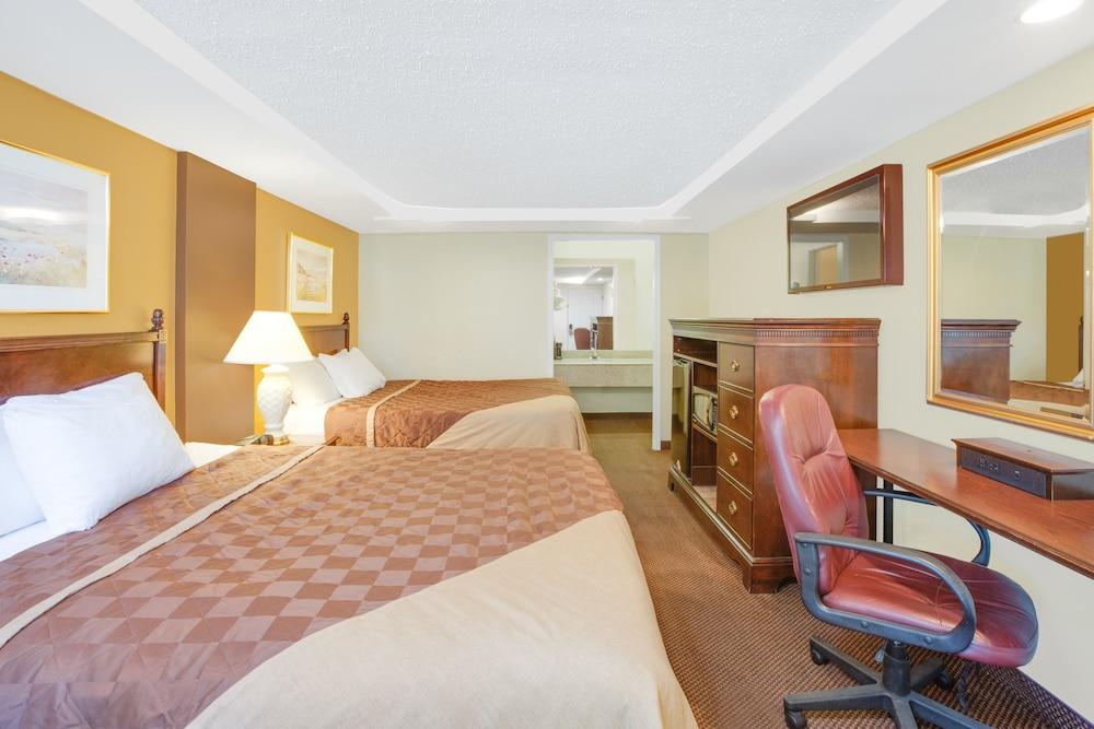 Rodeway Inn & Suites Saginaw I-675 photo 27