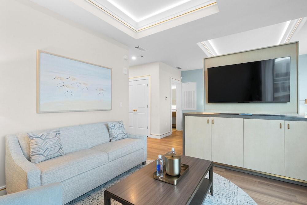 Harbor Suites at Harborwalk Village photo 28