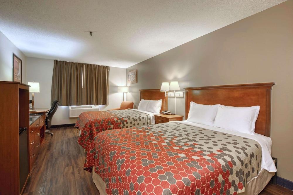 AmericInn by Wyndham Lake Mills photo 31