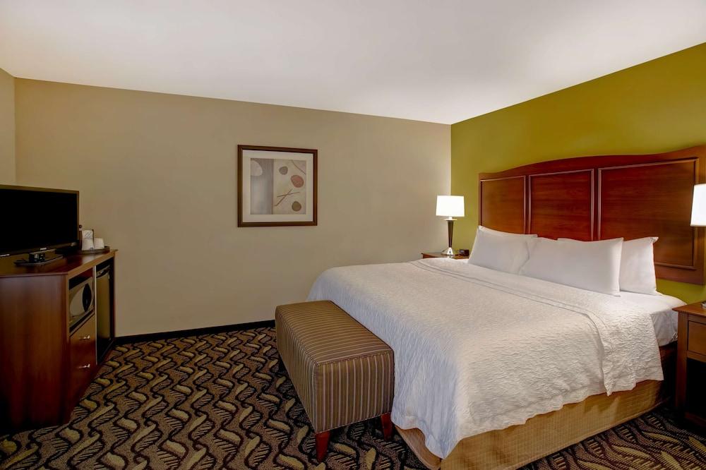 Hampton Inn DeKalb, IL photo 9