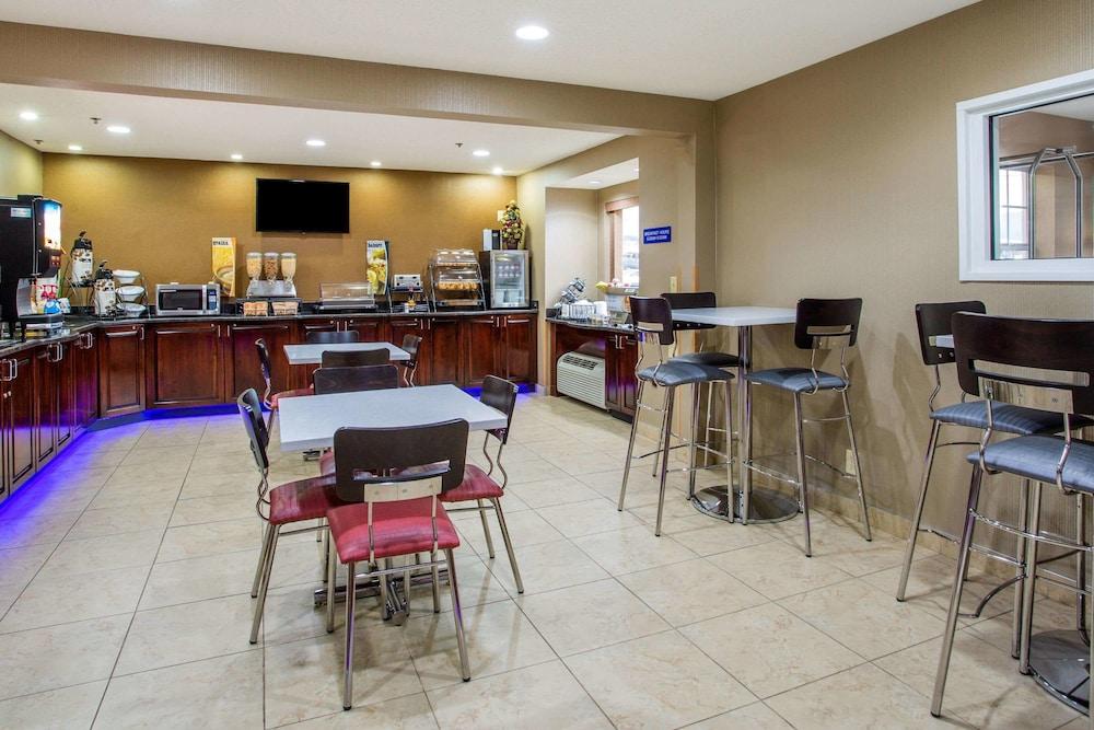 Microtel Inn & Suites by Wyndham Charleston WV photo 28