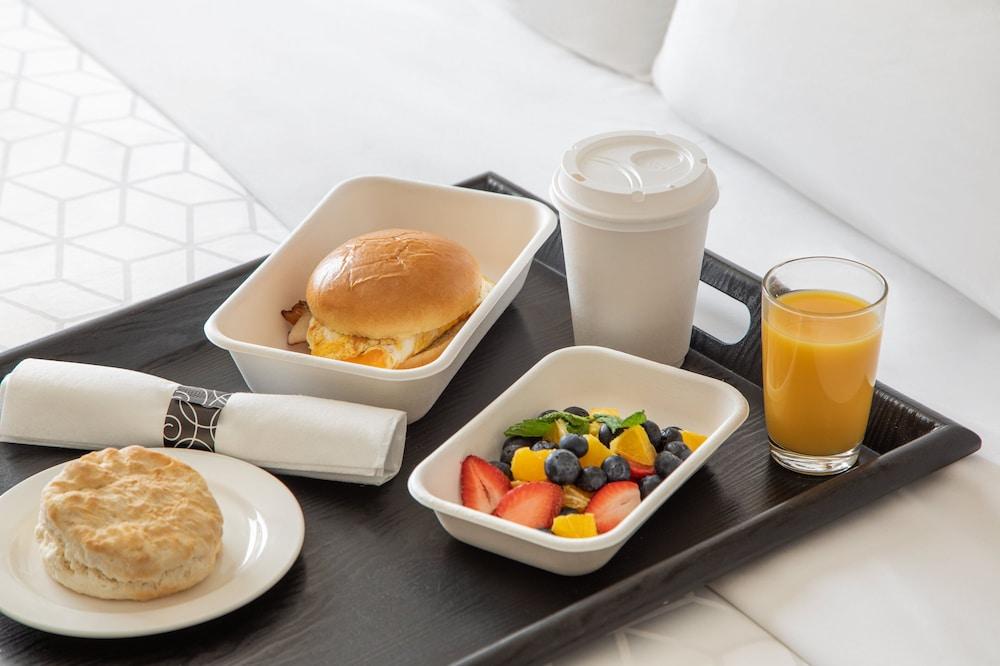 Holiday Inn Hasbrouck Heights-Meadowlands by IHG photo 10