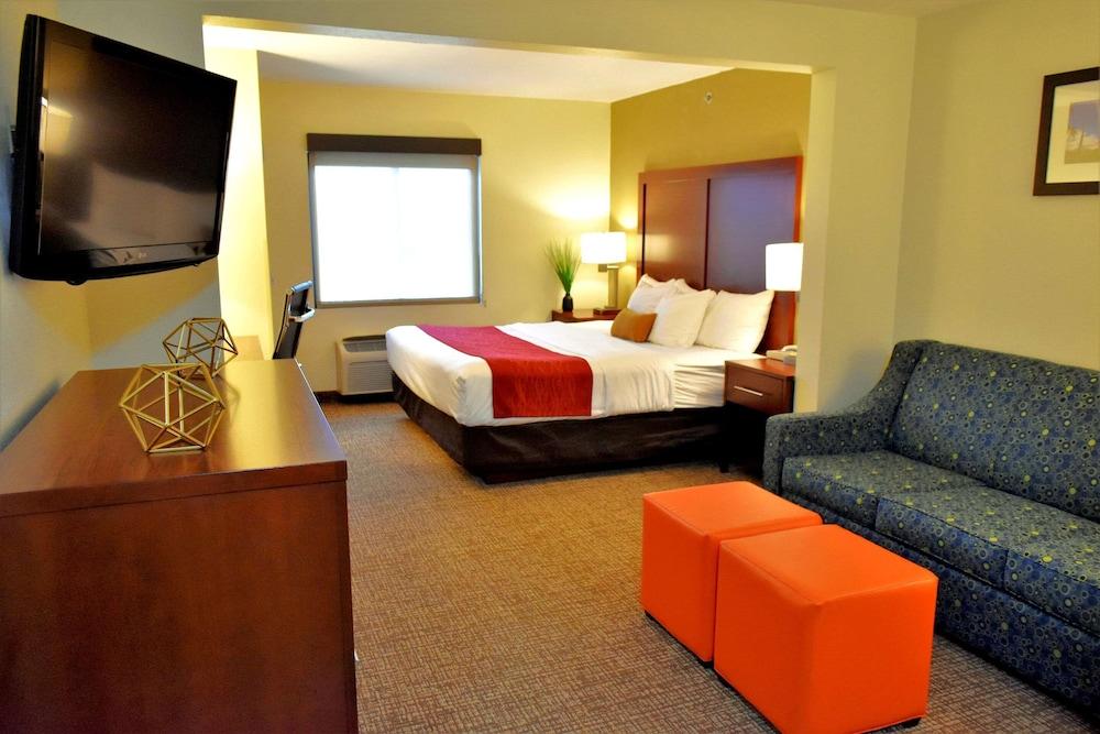 Comfort Inn & Suites Greenville I-70 photo 12