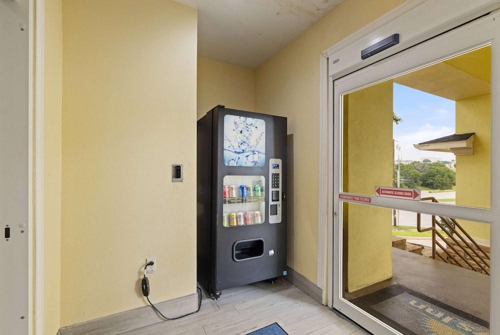 Days Inn & Suites by Wyndham Euless DFW Airport South photo 22